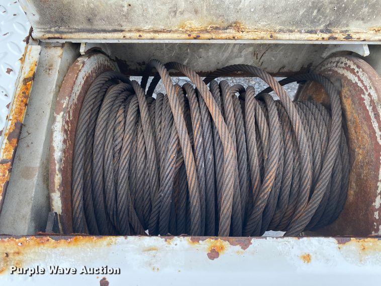 image for item JN9263 2000 Freightliner FL80  digger derrick truck