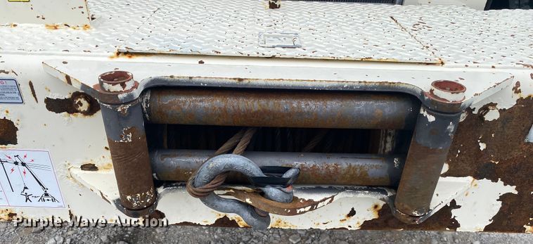 image for item JN9263 2000 Freightliner FL80  digger derrick truck