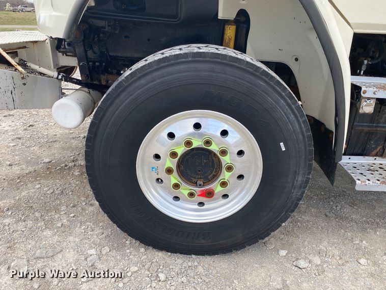 image for item JN9263 2000 Freightliner FL80  digger derrick truck