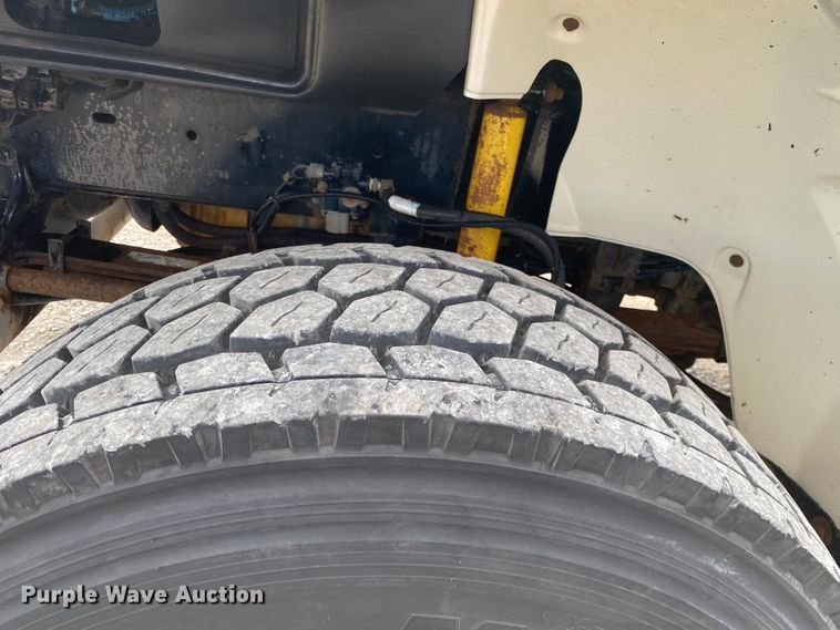 image for item JN9263 2000 Freightliner FL80  digger derrick truck