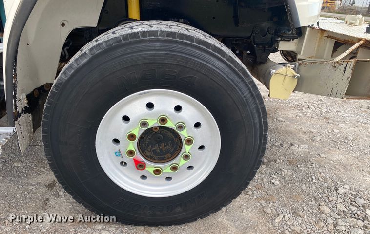 image for item JN9263 2000 Freightliner FL80  digger derrick truck