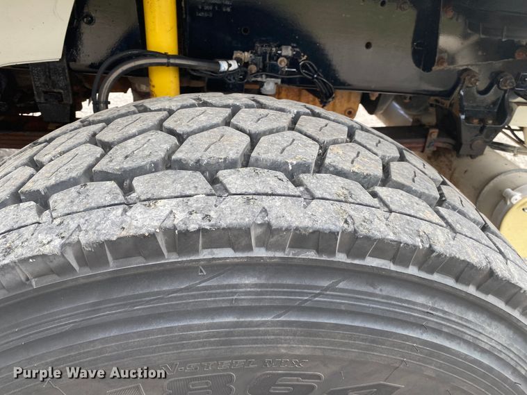 image for item JN9263 2000 Freightliner FL80  digger derrick truck