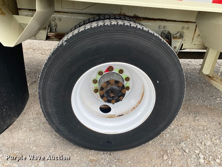 image for item JN9263 2000 Freightliner FL80  digger derrick truck