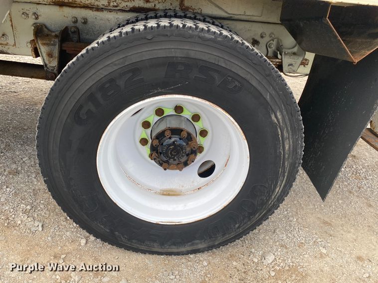 image for item JN9263 2000 Freightliner FL80  digger derrick truck