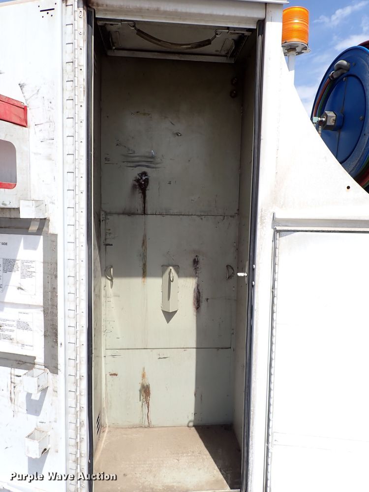 image for item JO9598 2011 Ford F550 Super Duty  utility / service truck