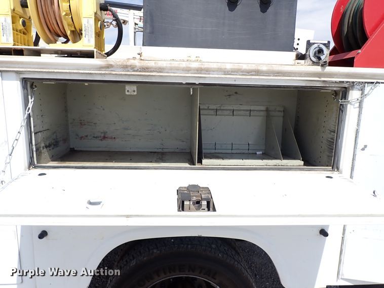 image for item JO9598 2011 Ford F550 Super Duty  utility / service truck