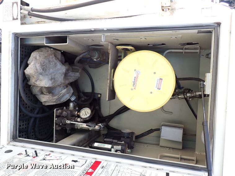 image for item JO9598 2011 Ford F550 Super Duty  utility / service truck