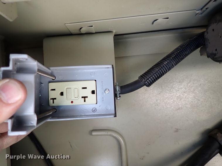 image for item JO9598 2011 Ford F550 Super Duty  utility / service truck