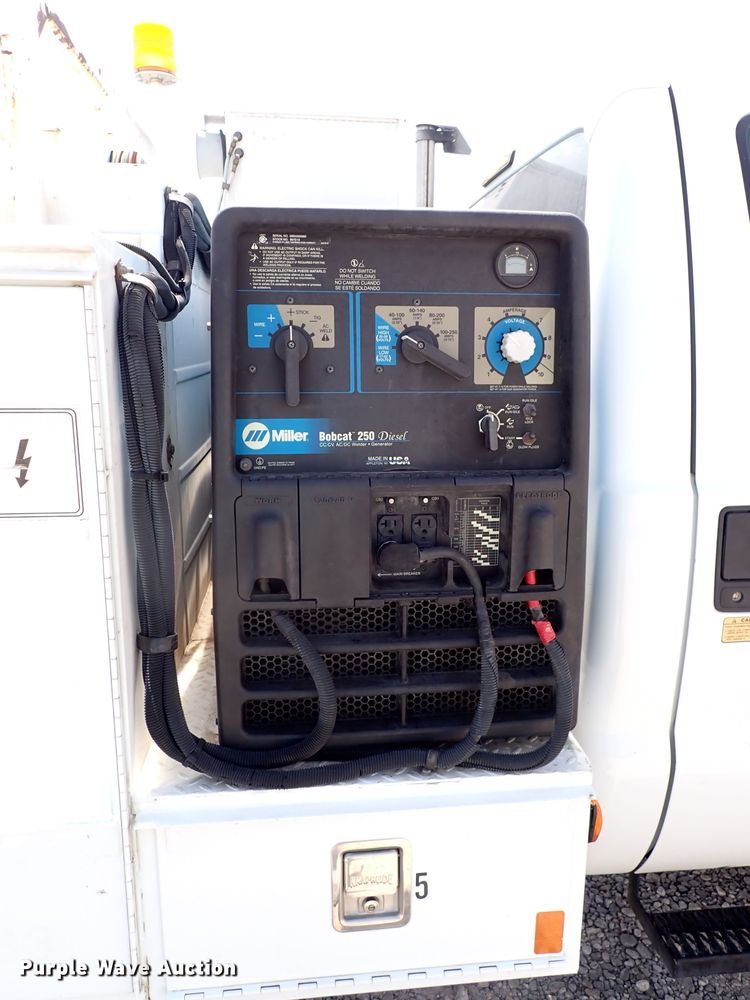 image for item JO9598 2011 Ford F550 Super Duty  utility / service truck