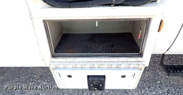 image for item JO9598 2011 Ford F550 Super Duty  utility / service truck