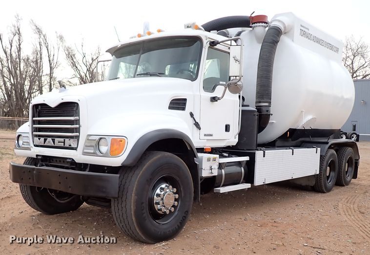 image for item JO9640 2002 Mack CV713 Granite  hydrovac truck