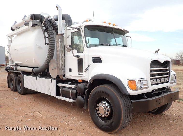 image for item JO9640 2002 Mack CV713 Granite  hydrovac truck