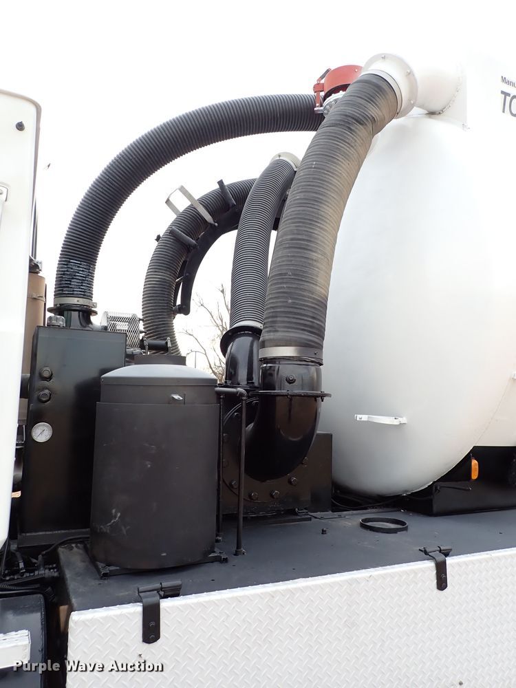 image for item JO9640 2002 Mack CV713 Granite  hydrovac truck