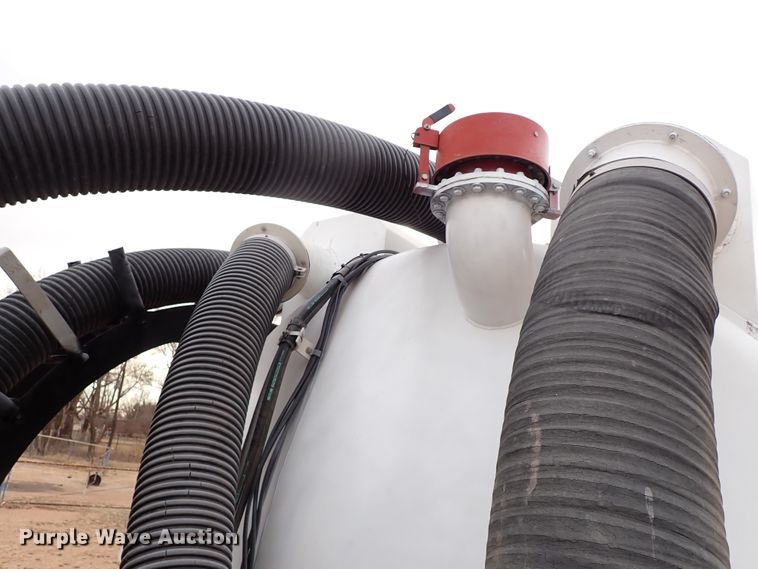 image for item JO9640 2002 Mack CV713 Granite  hydrovac truck