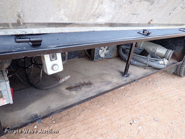 image for item JO9640 2002 Mack CV713 Granite  hydrovac truck