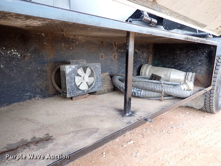 image for item JO9640 2002 Mack CV713 Granite  hydrovac truck