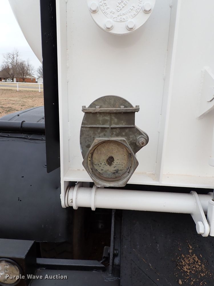 image for item JO9640 2002 Mack CV713 Granite  hydrovac truck