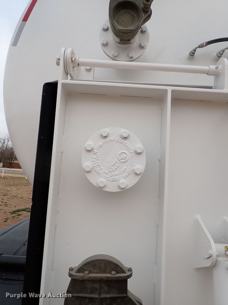 image for item JO9640 2002 Mack CV713 Granite  hydrovac truck