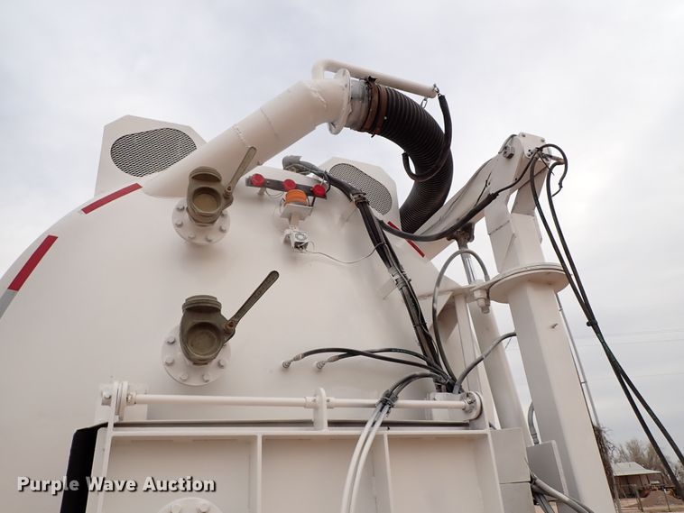 image for item JO9640 2002 Mack CV713 Granite  hydrovac truck