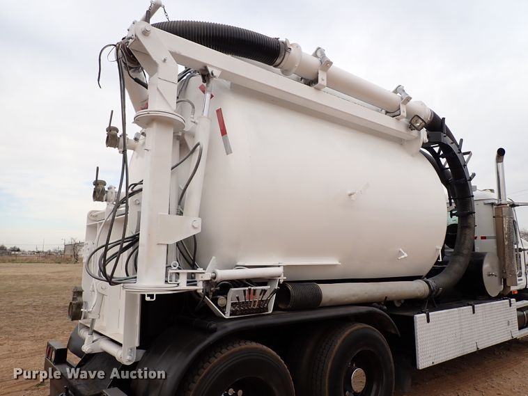 image for item JO9640 2002 Mack CV713 Granite  hydrovac truck