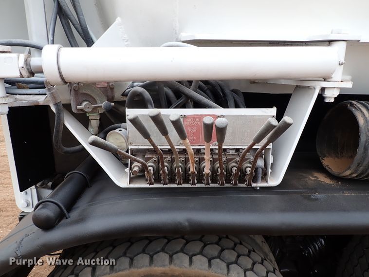 image for item JO9640 2002 Mack CV713 Granite  hydrovac truck