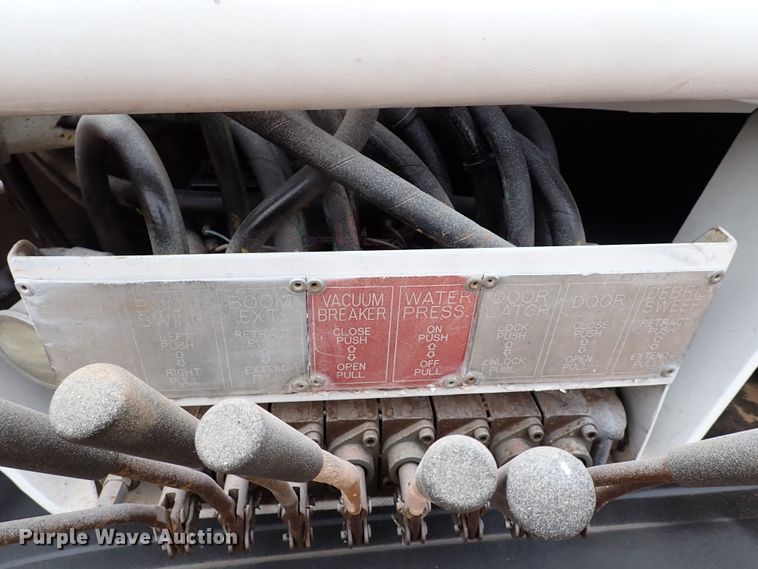 image for item JO9640 2002 Mack CV713 Granite  hydrovac truck