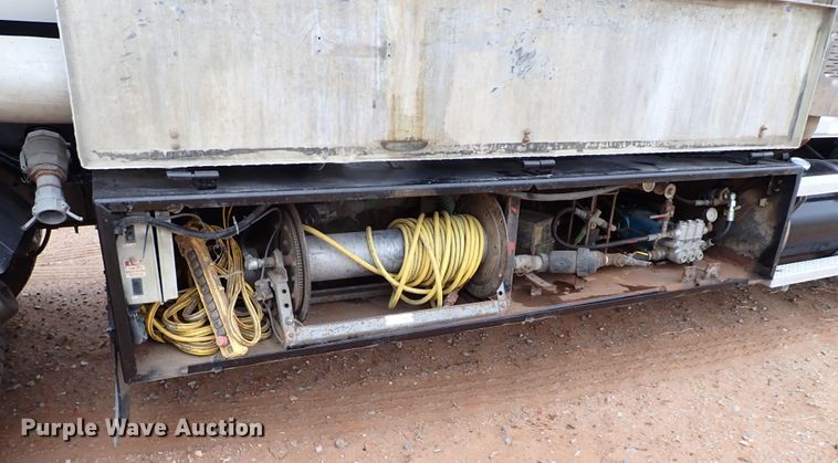 image for item JO9640 2002 Mack CV713 Granite  hydrovac truck