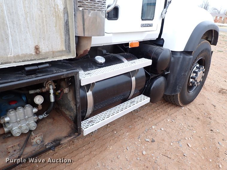 image for item JO9640 2002 Mack CV713 Granite  hydrovac truck