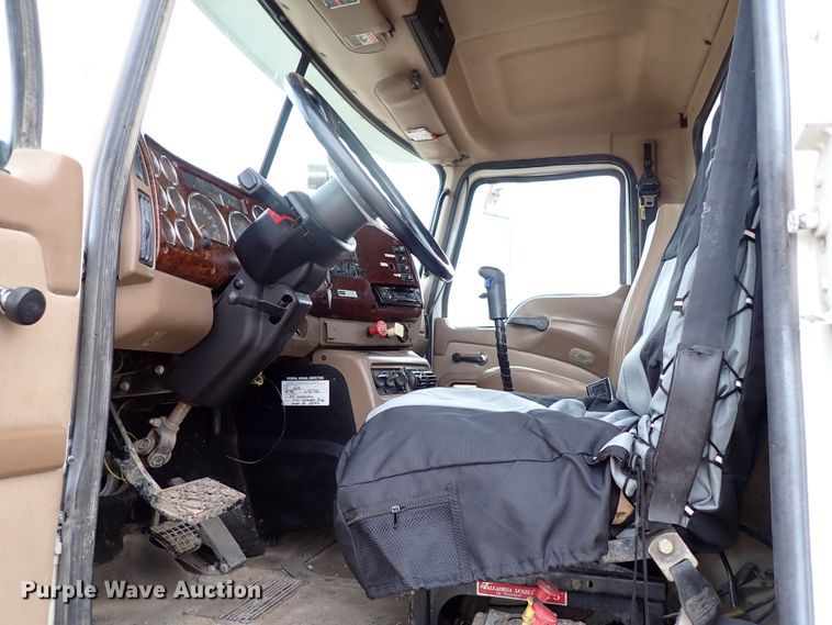 image for item JO9640 2002 Mack CV713 Granite  hydrovac truck