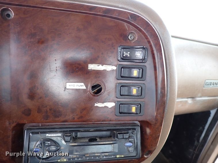 image for item JO9640 2002 Mack CV713 Granite  hydrovac truck