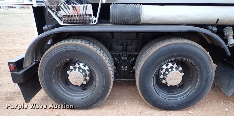 image for item JO9640 2002 Mack CV713 Granite  hydrovac truck