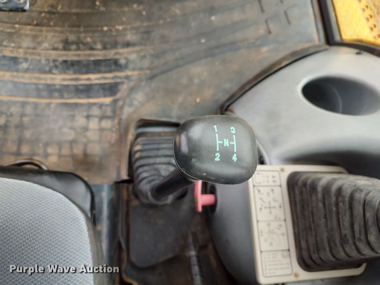 image for item JO9678 2005 Komatsu WB140  backhoe