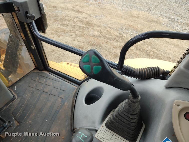 image for item JO9678 2005 Komatsu WB140  backhoe