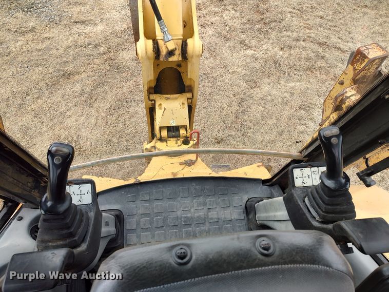 image for item JO9678 2005 Komatsu WB140  backhoe