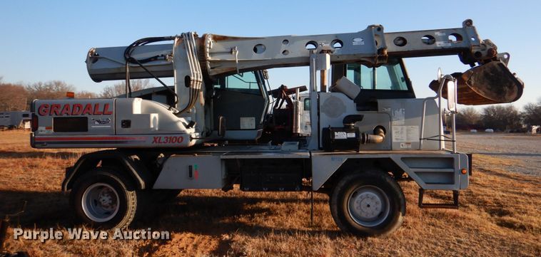 image for item JS9591 2001 Gradall XL3100  wheeled excavator