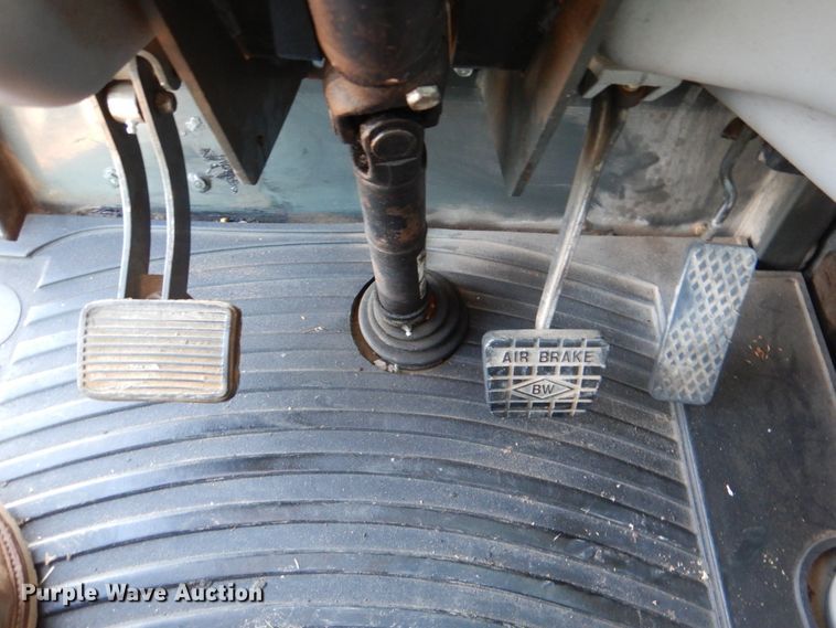 image for item JS9591 2001 Gradall XL3100  wheeled excavator