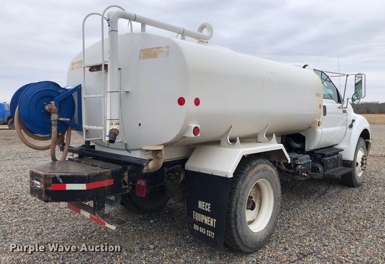 image for item JS9657 2015 Ford F750 Super Duty XL  water truck