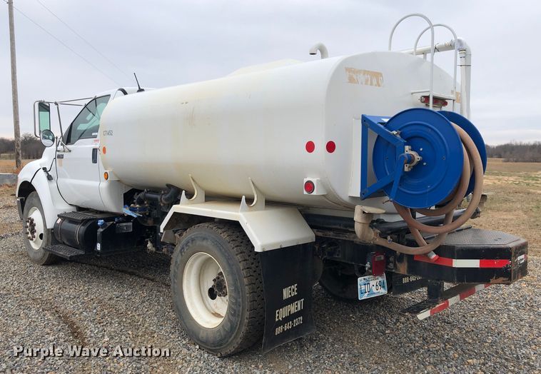 image for item JS9657 2015 Ford F750 Super Duty XL  water truck