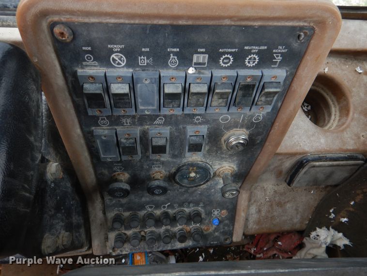 image for item JS9661 1998 Caterpillar IT24F  wheel loader