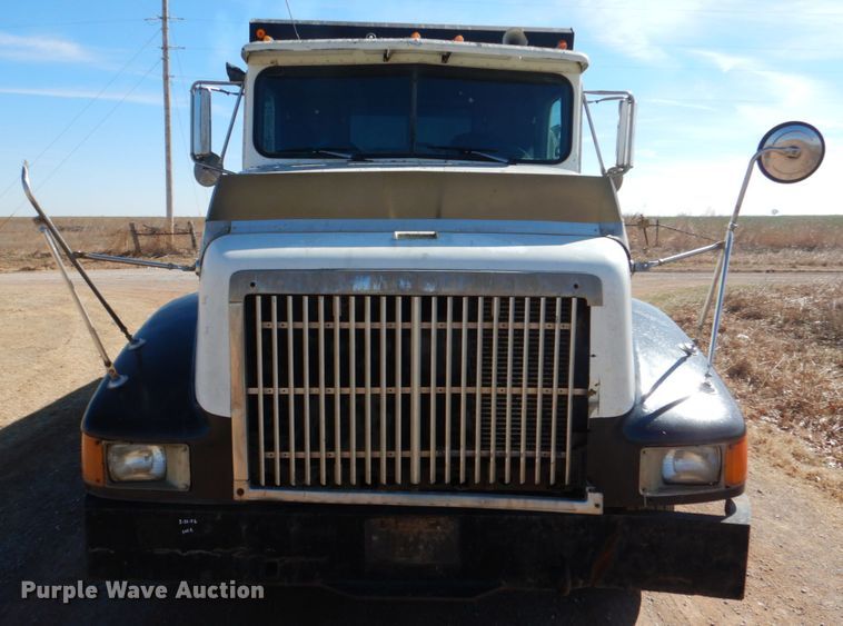 image for item JS9665 1996 International 9400 GLR  dump truck