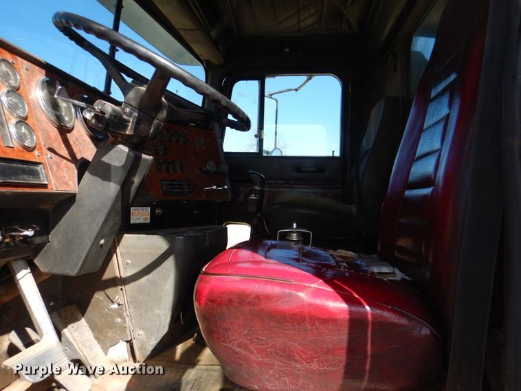 image for item JS9665 1996 International 9400 GLR  dump truck