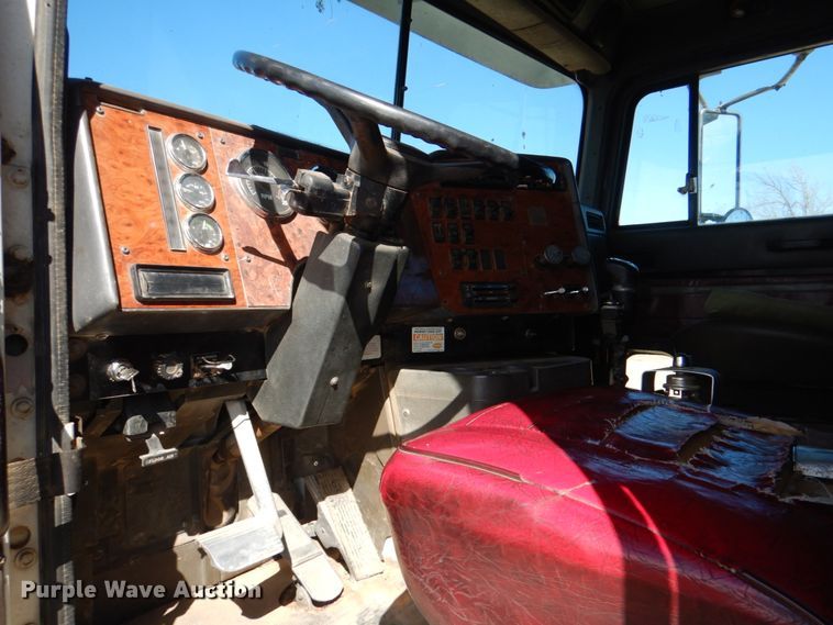 image for item JS9665 1996 International 9400 GLR  dump truck