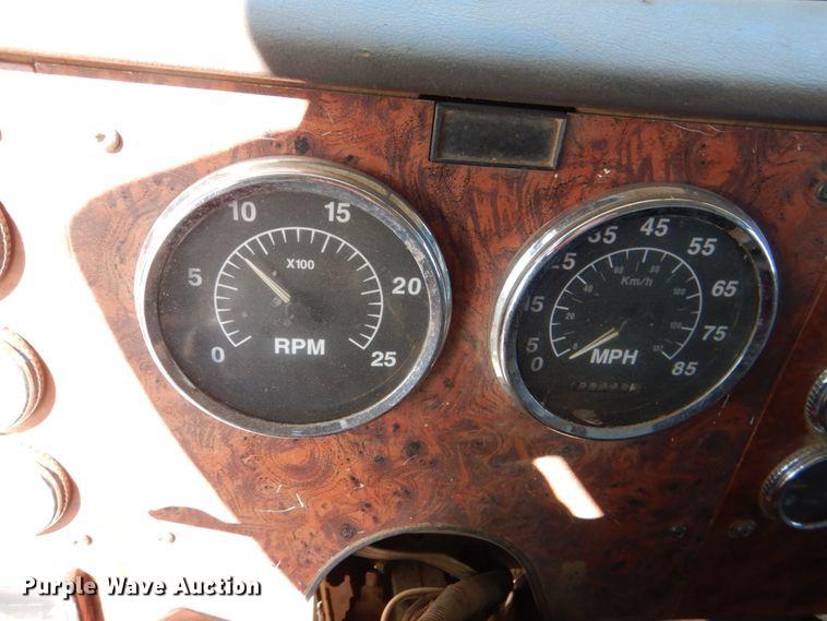 image for item JS9665 1996 International 9400 GLR  dump truck