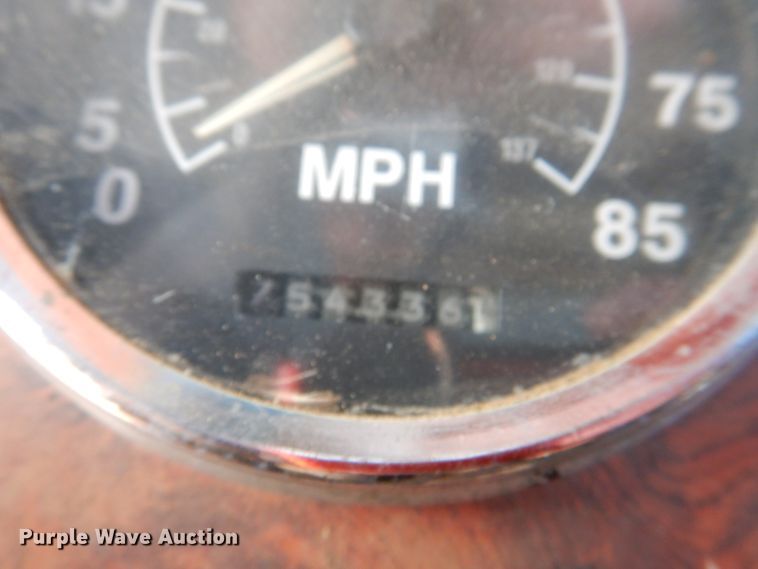 image for item JS9665 1996 International 9400 GLR  dump truck