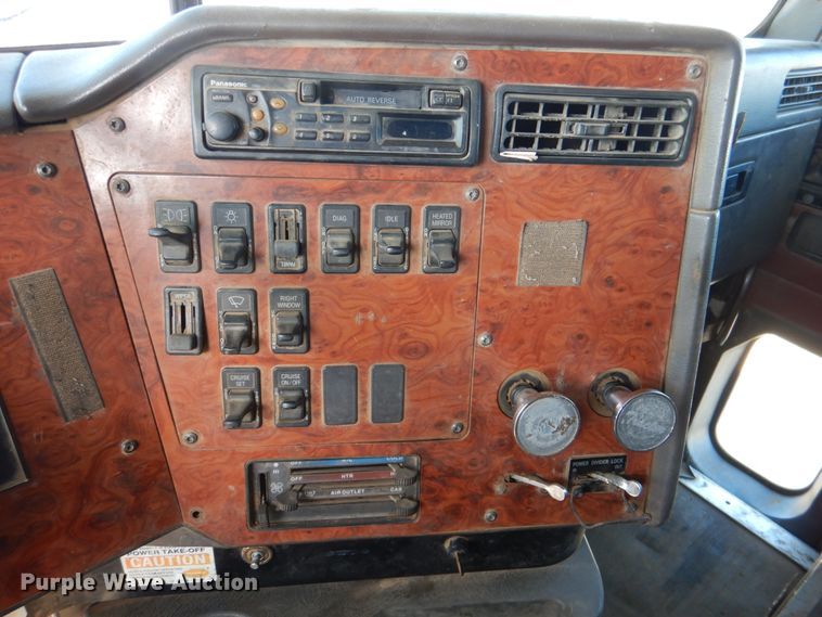 image for item JS9665 1996 International 9400 GLR  dump truck