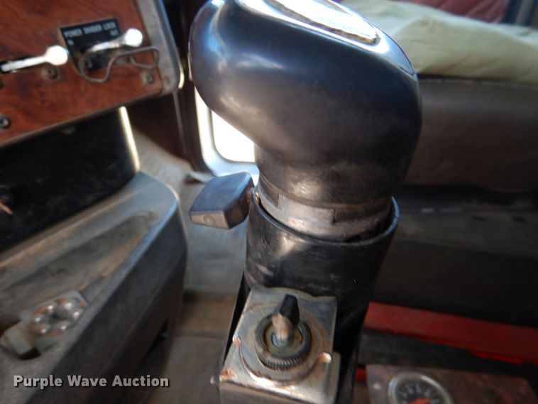 image for item JS9665 1996 International 9400 GLR  dump truck