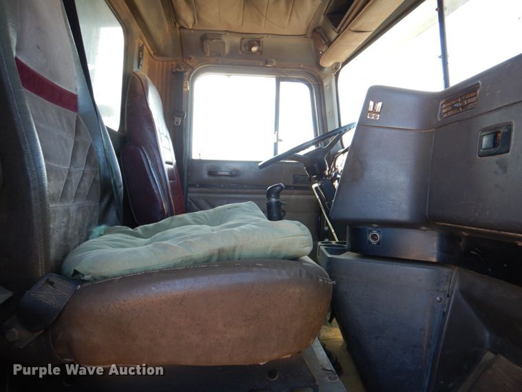 image for item JS9665 1996 International 9400 GLR  dump truck