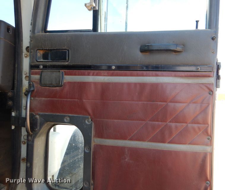 image for item JS9665 1996 International 9400 GLR  dump truck