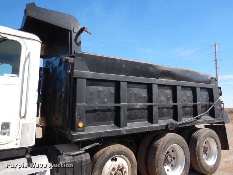 image for item JS9665 1996 International 9400 GLR  dump truck