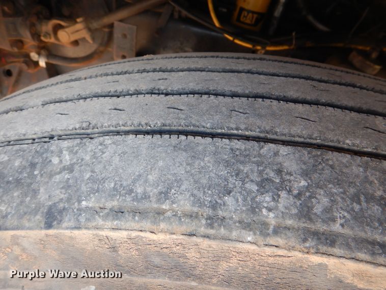 image for item JS9665 1996 International 9400 GLR  dump truck